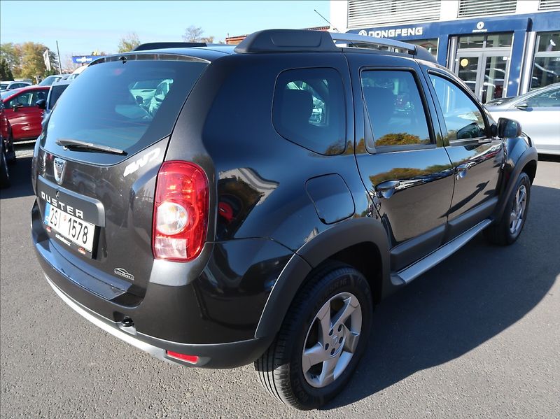 Dacia Duster 1,6 i,16V,77kW,1majČR,4x4 - fotka 2 z 22