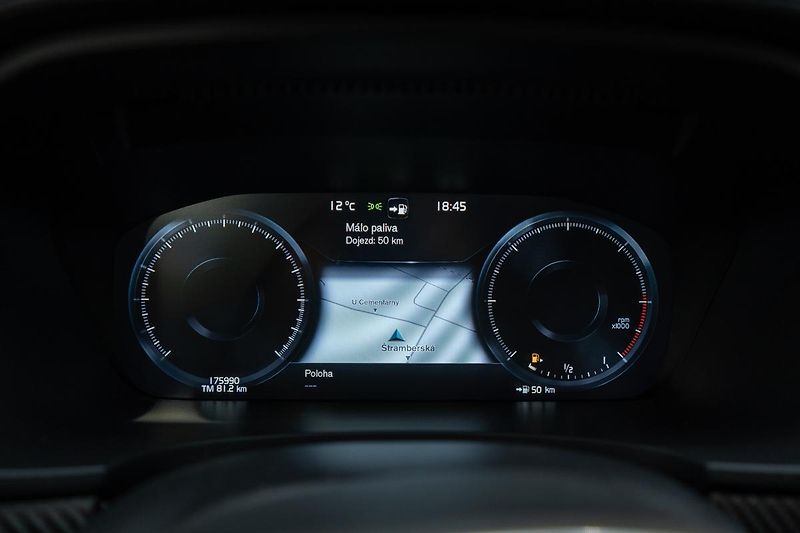 Volvo V90 Cross Country 2.0 140 kW - fotka 13 z 39