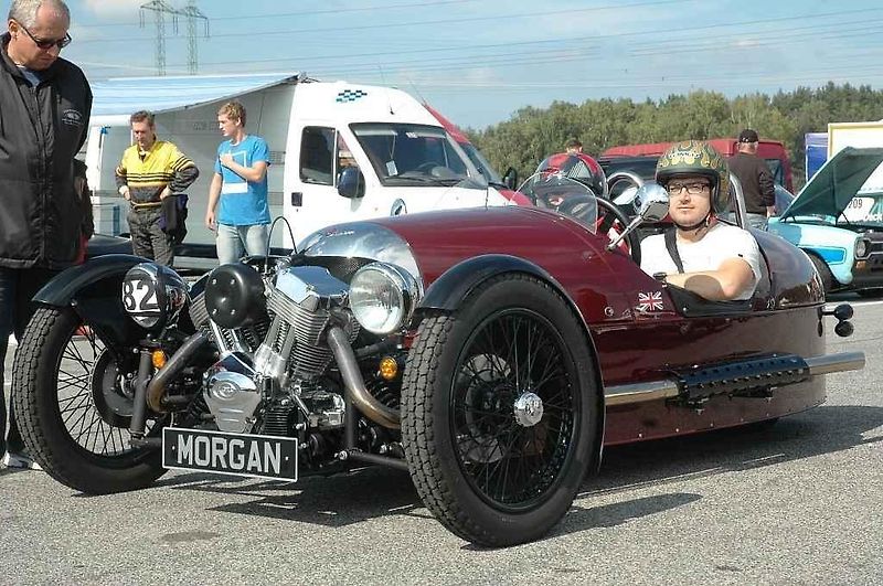 Historická vozidla obsadí o víkendu autodrom. V sobotu se koná tradiční Podzimní Sosnění.
