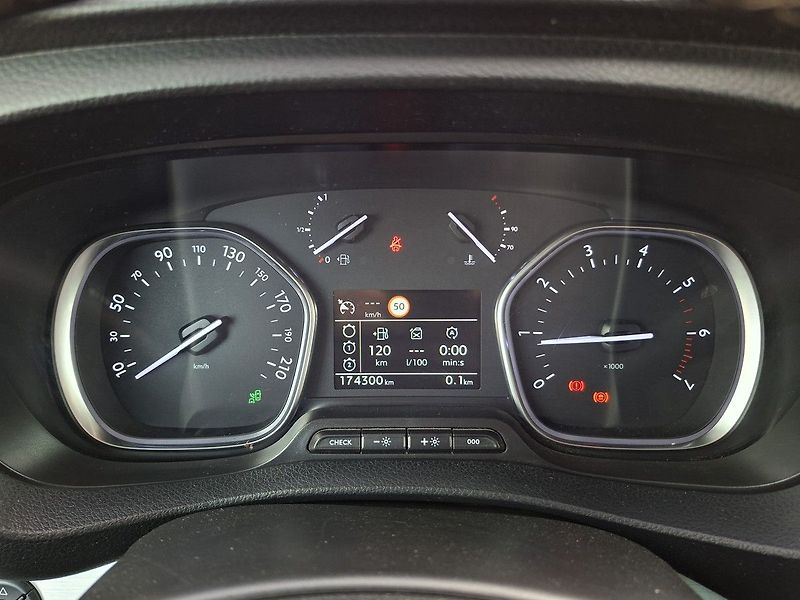 Peugeot Traveller LONG ALLURE 2,0 BHDI 150k M6 - fotka 19 z 27