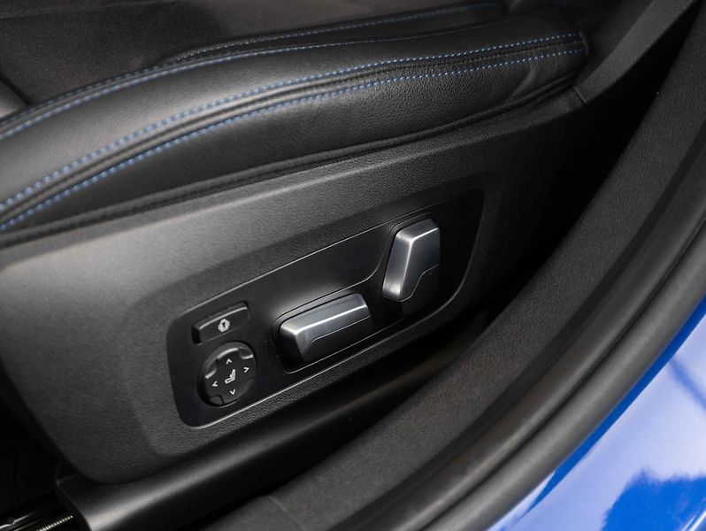BMW Řada 3 330e xDrive Touring - fotka 18 z 22