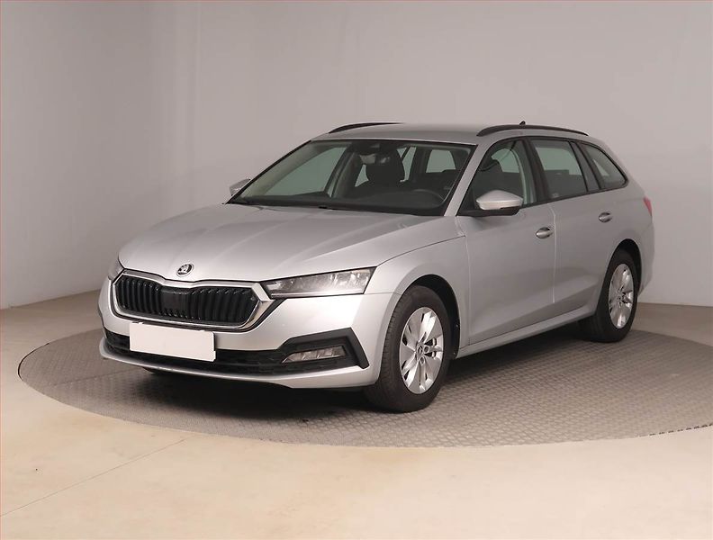 Škoda Octavia (2023) Ambition 2.0 TDI, ČR,1.maj - fotka 2 z 15