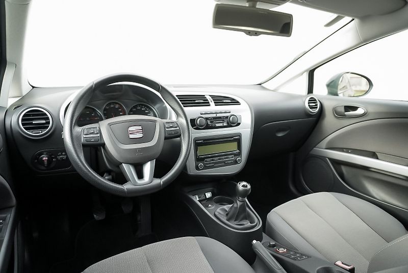 Seat Leon (2011) 1.2 TSi 77kW STYLE - fotka 17 z 28