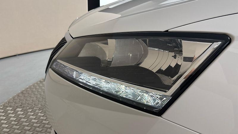 Škoda Fabia 1.0 TSI Ambition Combi - fotka 18 z 23