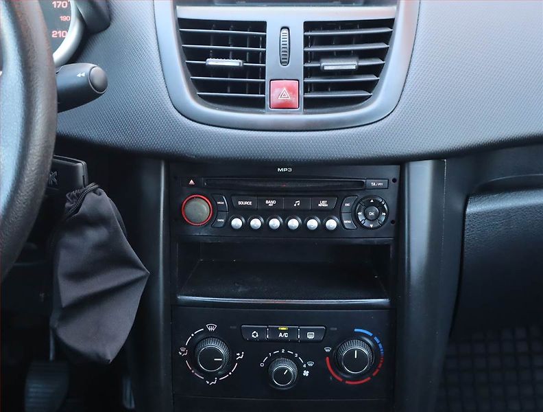 Peugeot 207 (2009) 1.4, po STK, v provozu - fotka 12 z 14
