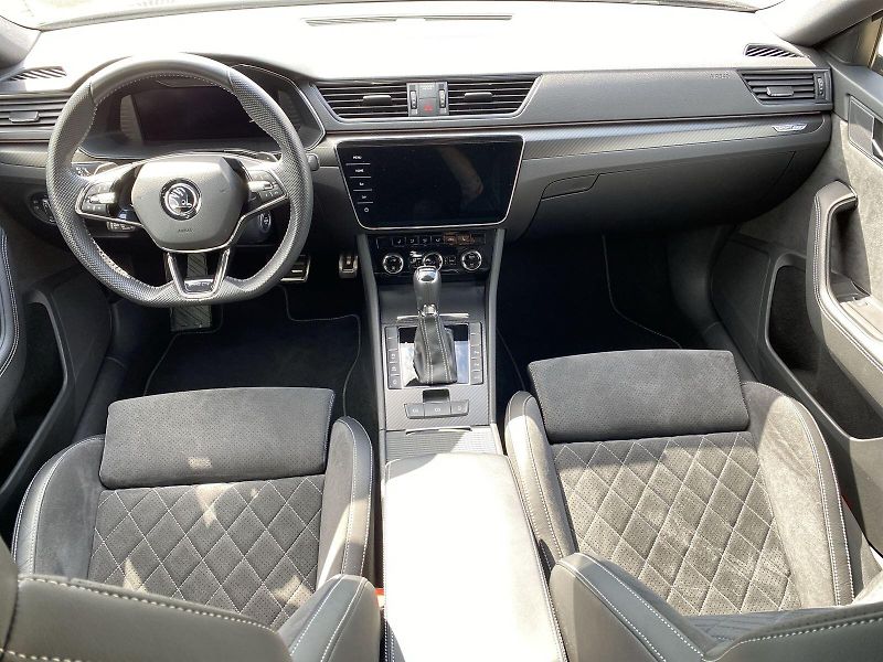 Škoda Superb (2022) Combi 2.0 TDI DSG Sportline - fotka 5 z 35