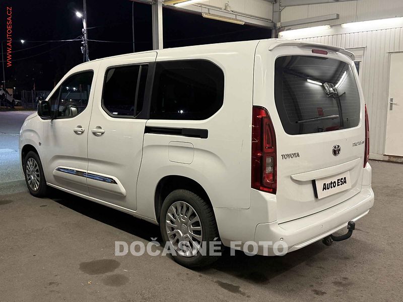 Toyota ProAce City Verso (2022) 1.2T MAXi, 1.maj,ČR, AC, TZ - fotka 2 z 3