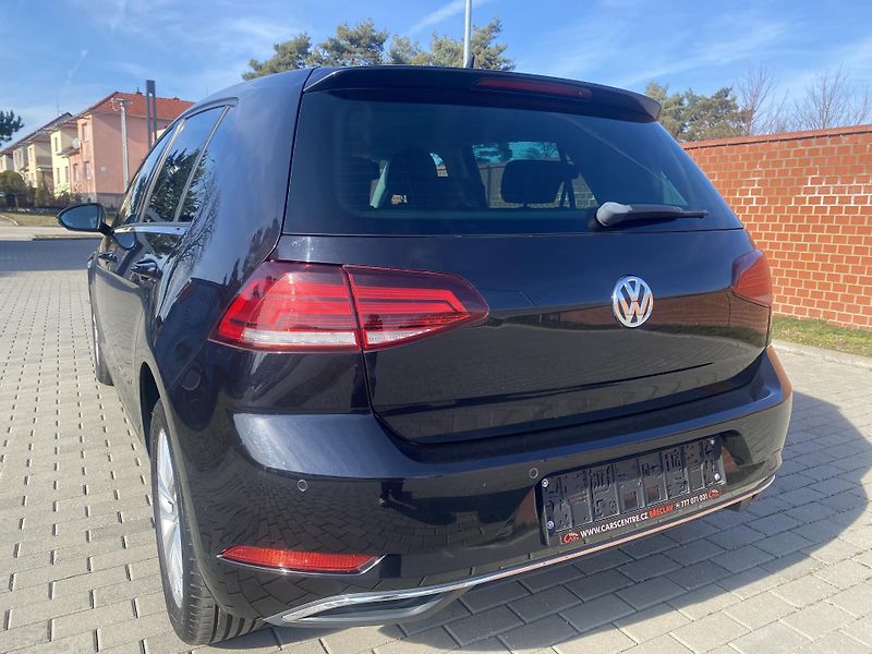Volkswagen Golf 1.6TDi,PLNÁ VÝB.SUPER STAV!! - fotka 13 z 48