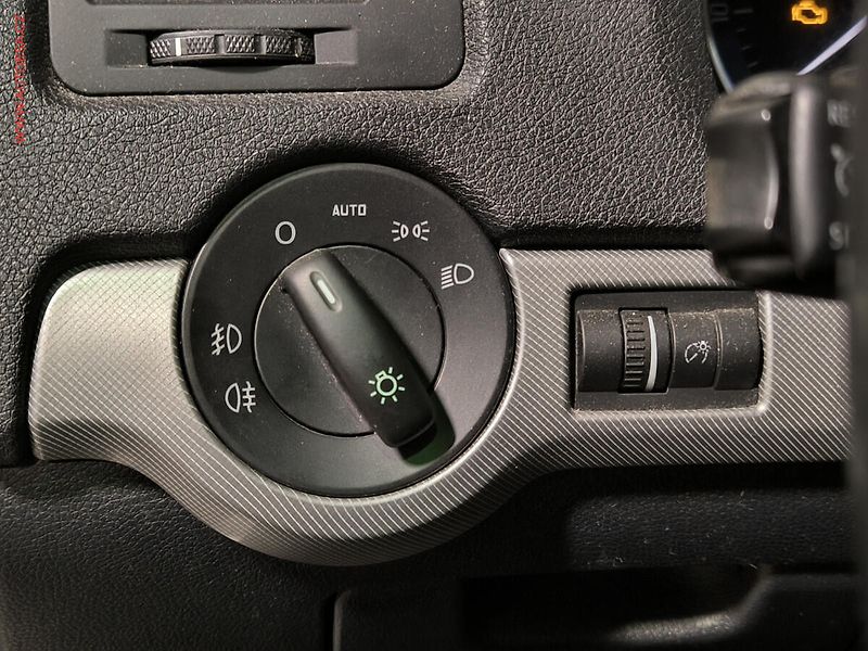 Škoda Octavia (2009) 1.4 TSi, Elegance, DSG, xenon - fotka 16 z 17