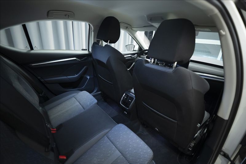 Škoda Octavia 2,0 TDI ČR KEYLESS VÝHŘEV ČR - fotka 10 z 39