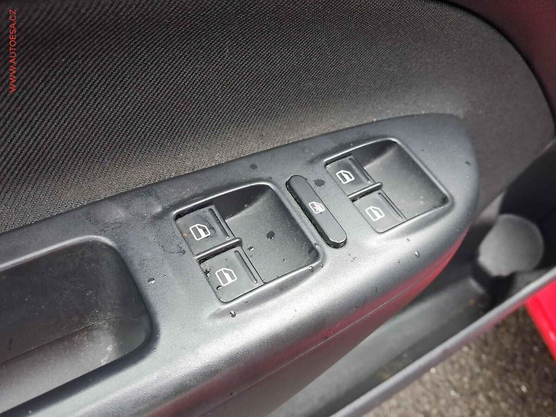 Škoda Octavia (2011) 1.4 TSi, Family, DSG, xenon - fotka 13 z 17