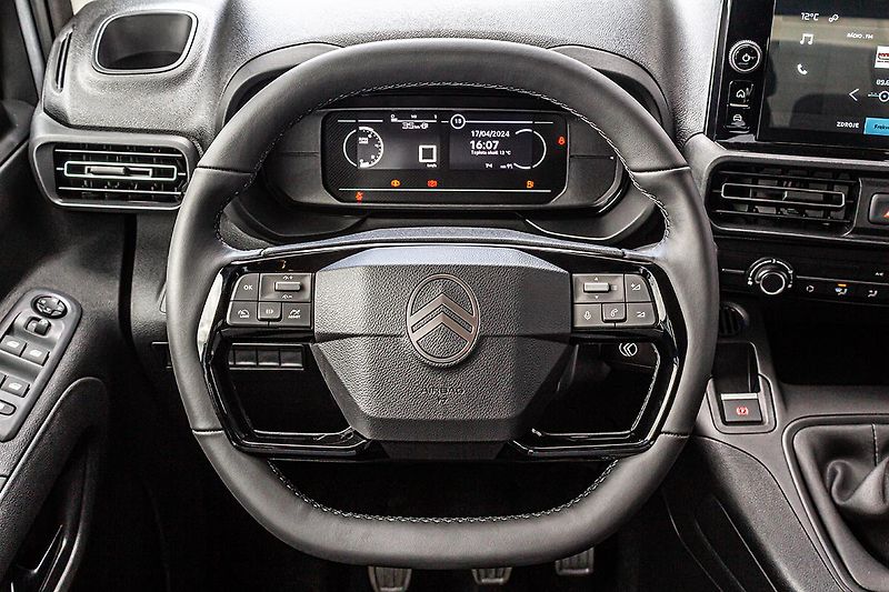 Citroën Berlingo (2026) 1,2 PLUS benzín 110k + STYL - fotka 18 z 25
