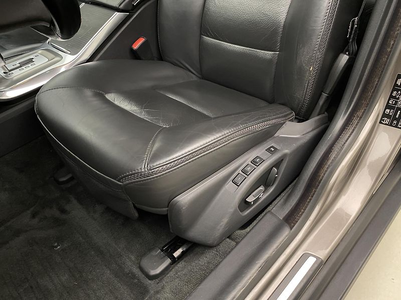Volvo XC70 D5 AWD SUMMUM REZERVACE - fotka 22 z 49