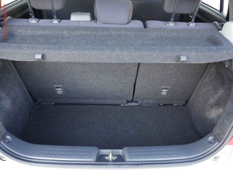 Suzuki Swift (2007) 1.3VVT 4x4 - fotka 8 z 17