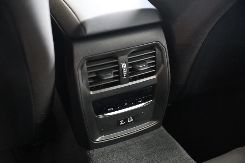 BMW Řada 3 320d xDrive Touring - fotka 14 z 16