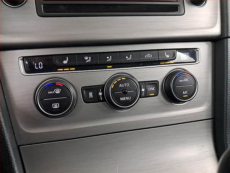 Volkswagen Golf (2014) 2.0 TDI, Kůže, Navi, Bi-Xenony - fotka 18 z 20