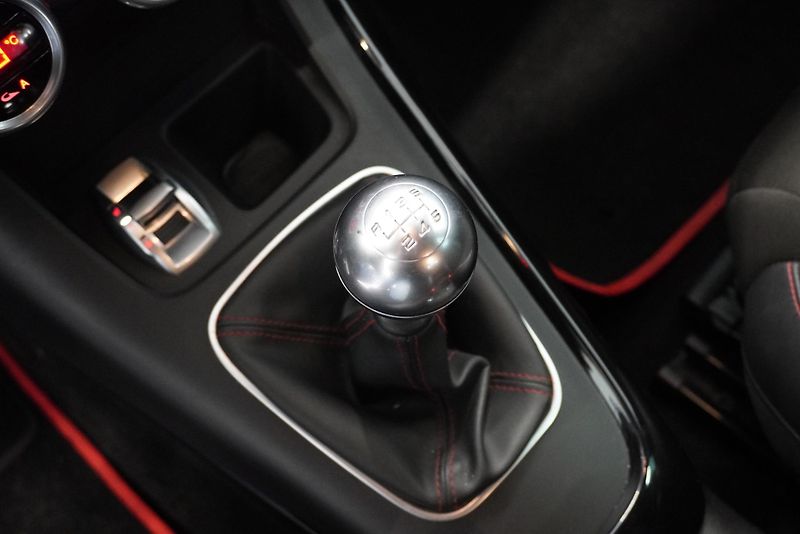 Alfa Romeo Giulietta 1.75 TBI QUADRIFOGLIO VERDE - fotka 14 z 27