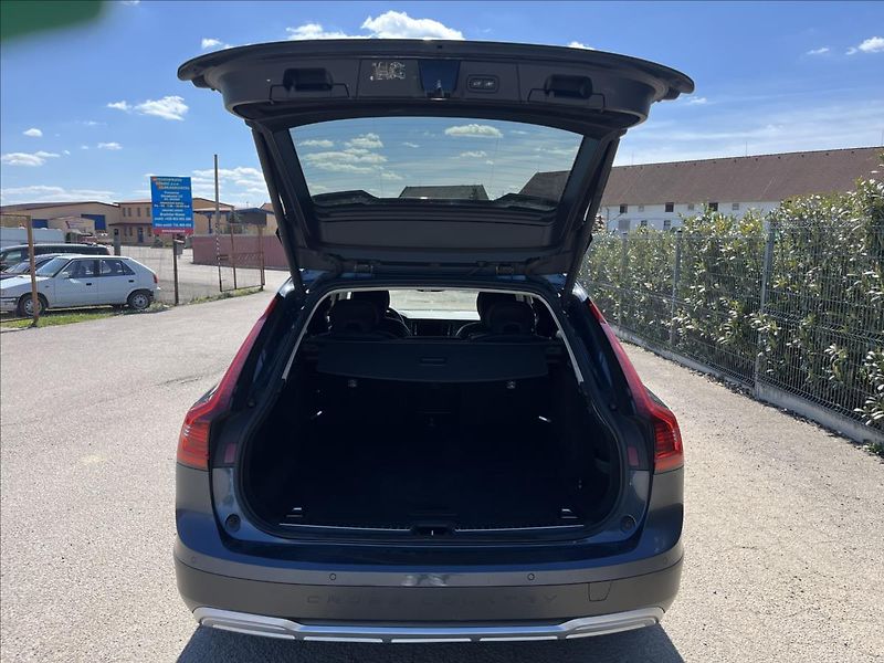 Volvo V90 2,0 B4 145KW CROSS COUNTRY DPH - fotka 30 z 43