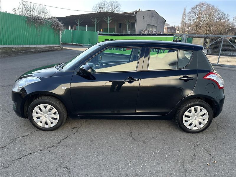 Suzuki Swift 1,2 4x4 - fotka 8 z 19