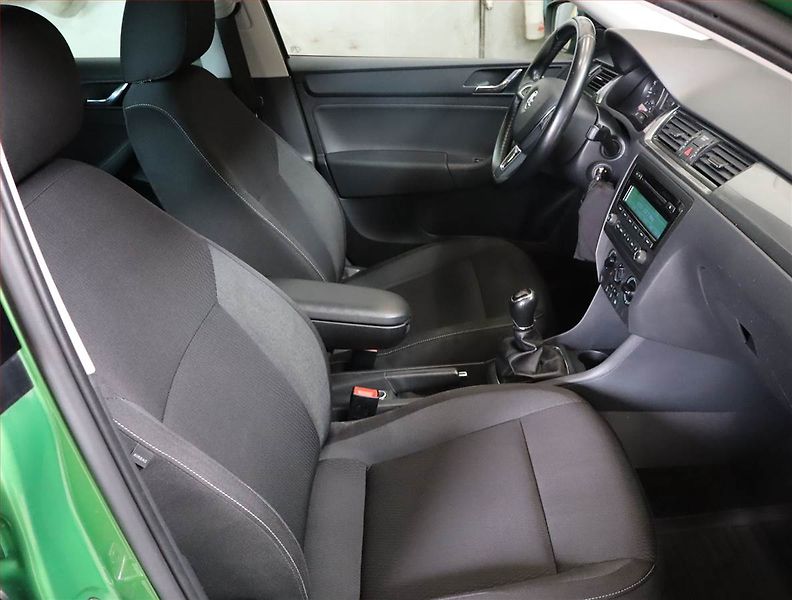 Škoda Rapid (2014) Spaceback 1.6 TDI - fotka 9 z 17