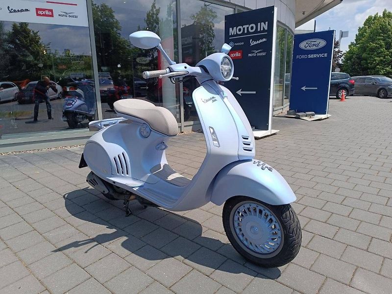 Vespa 946 (2025) 946 Snake Azzuro (sleva 20.000 - fotka 9 z 17