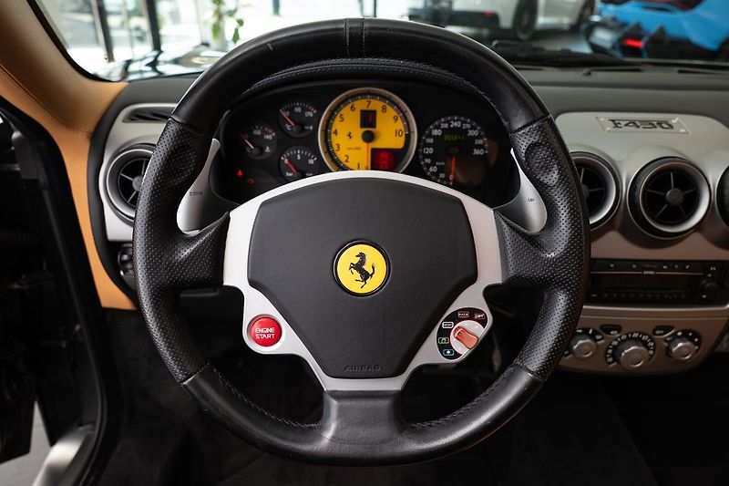 Ferrari F430 Spider F1 - fotka 6 z 19