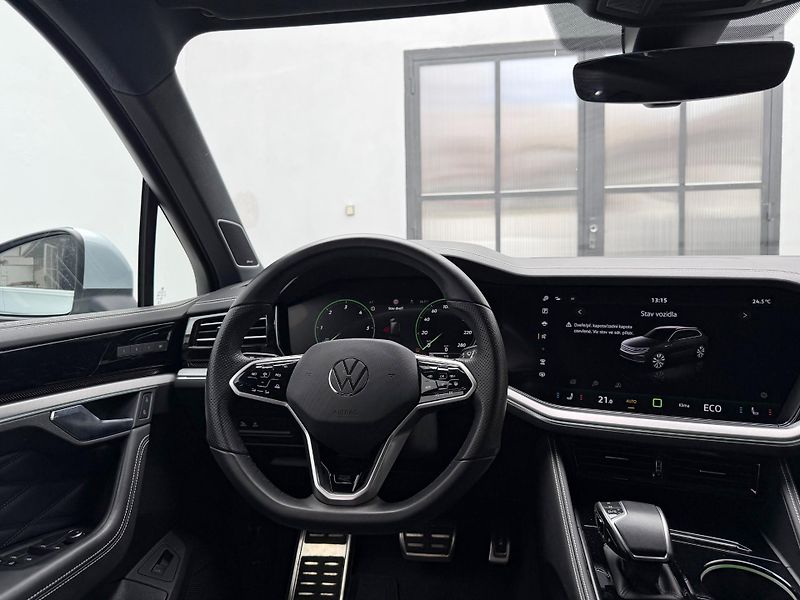 Volkswagen Touareg R-Line V6 3.0 TDI - fotka 7 z 12
