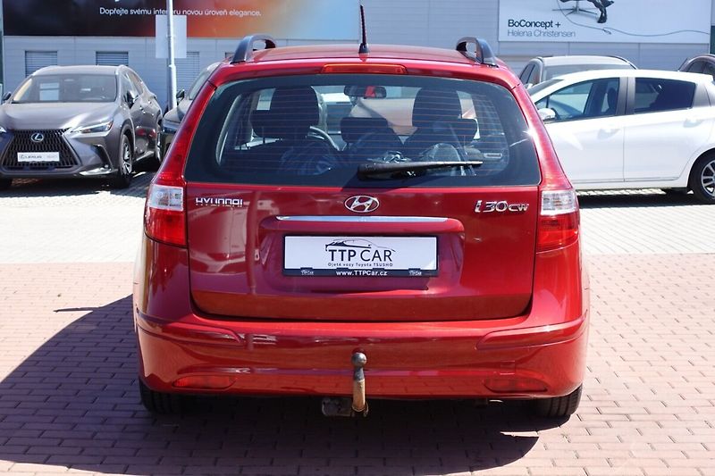 Hyundai i30 1,4i 80kW M/T - fotka 5 z 23
