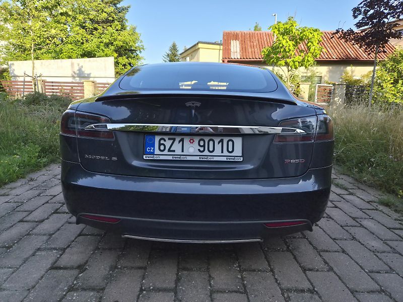 Tesla Model S (2016) P85D - fotka 6 z 16