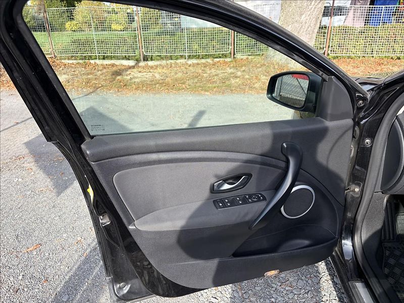 Renault Mégane 1,9 DCi 96kW  Tempomat,Senzory - fotka 10 z 40