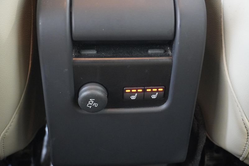 Volvo XC60 2,0 D4 AUTOMAT - fotka 23 z 32