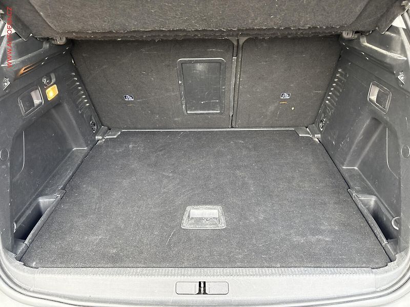 Peugeot 3008 (2017) 1.6 THP, Allure, AT, navi - fotka 7 z 17