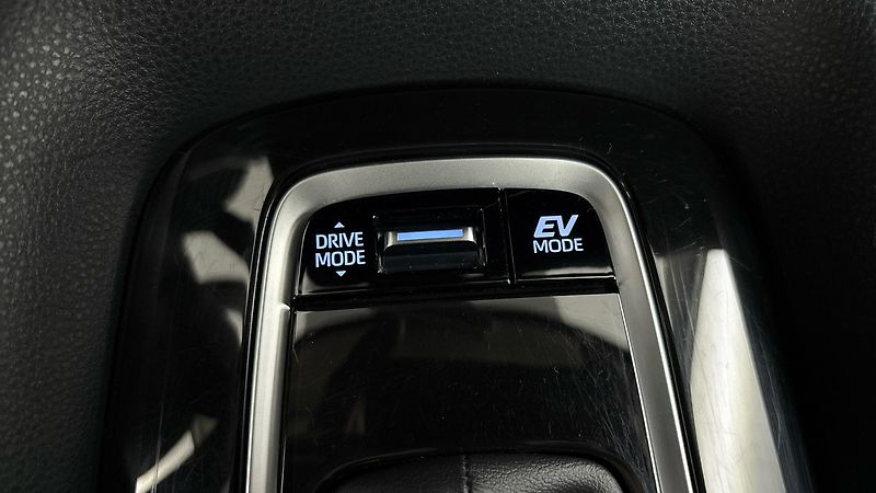Toyota Corolla 1.8 Hybrid AUT Active Sedan - fotka 23 z 24