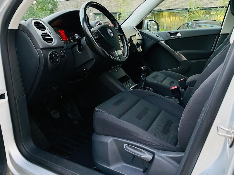 Volkswagen Tiguan 2.0TDI 4x4 MAN SERVISKA TAŽNÉ - fotka 24 z 45