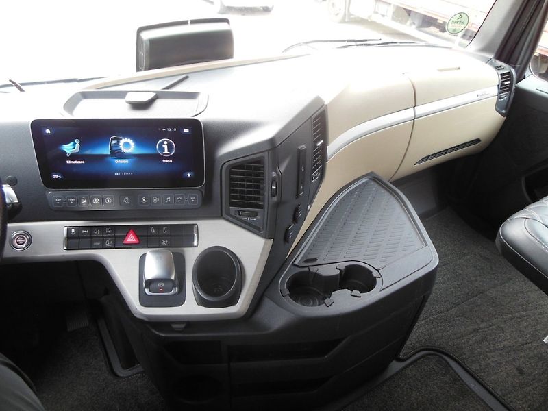 Mercedes-Benz Actros 1853 Giga Space, Lowdeck, AL - fotka 19 z 22