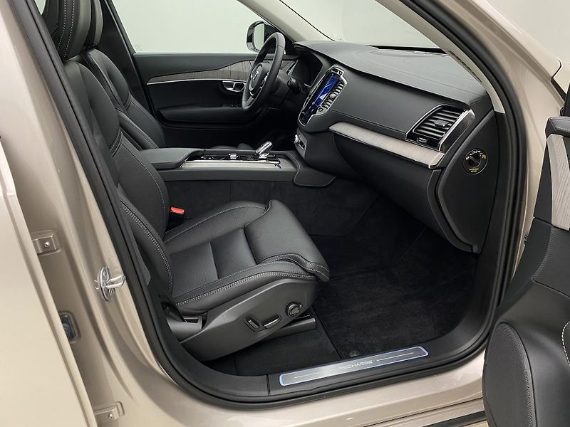 Volvo XC90 T8 AWD RECHARGE PLUS DARK CZ - fotka 23 z 73