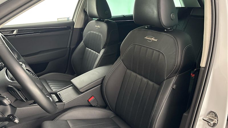 Škoda Superb 2.0 TDI DSG L&K Combi - fotka 15 z 34