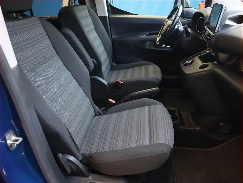 Opel Combo (2021) Maxi Elegance 1.2 Turbo, 5Míst - fotka 9 z 21