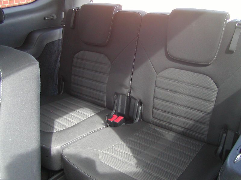 Ford Galaxy 2.0TDCi,7-MÍST, BUSINESS,NAVI  - fotka 44 z 51