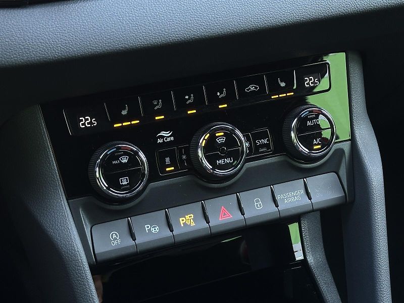 Škoda Karoq 2.0TDi 4x4 DSG 150PS Sportline - fotka 27 z 49