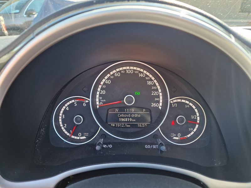 Volkswagen Beetle CABRIO 2,0TDI DSG CUP KAMERA  - fotka 18 z 26