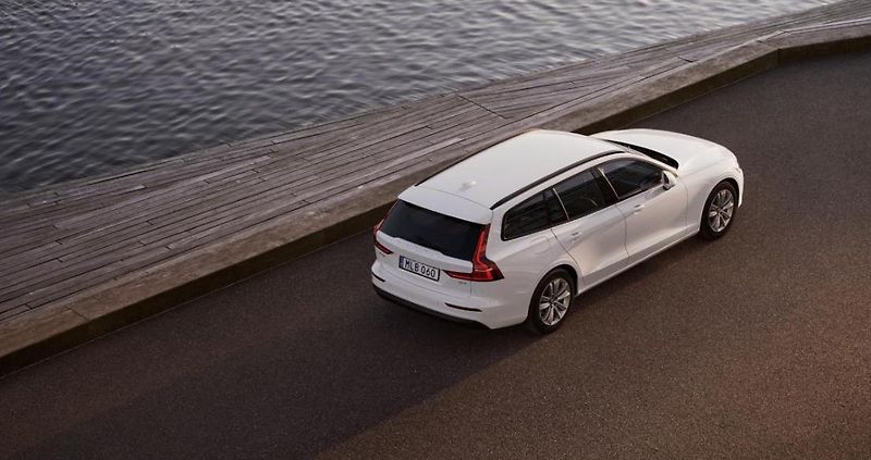 Volvo V60 (2026) B4 AUT CORE AUT - fotka 11 z 15