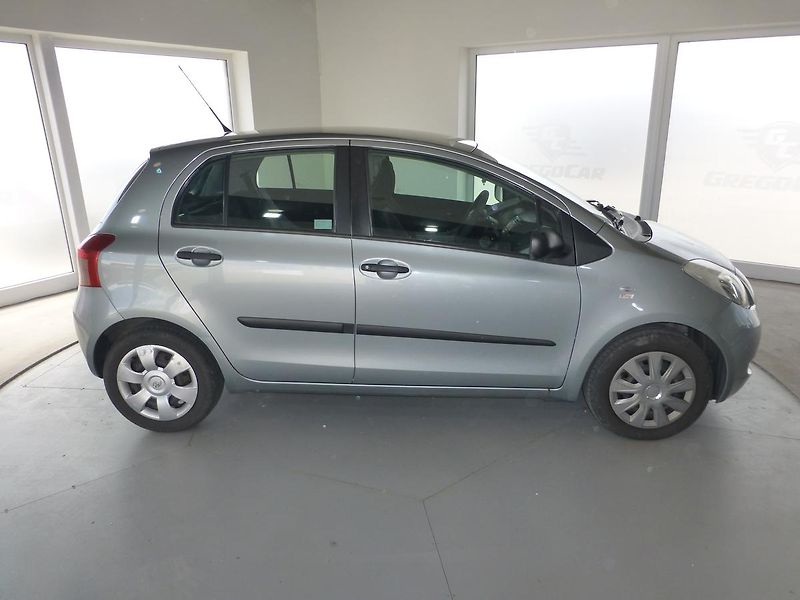 Toyota Yaris (2007) 1,3i-64KW**KLIMA*TAŽNÉ***5DV - fotka 4 z 24