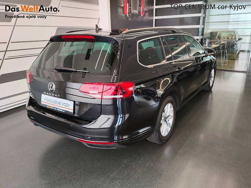 Volkswagen Passat Variant (2022) 2.0 TDI (110kW/150k) DSG, Busi - fotka 2 z 27