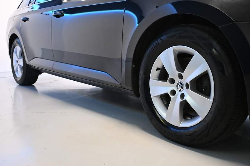 Škoda Superb (2022) 2.0 DSG LED ACC Virtual Tažné - fotka 32 z 35