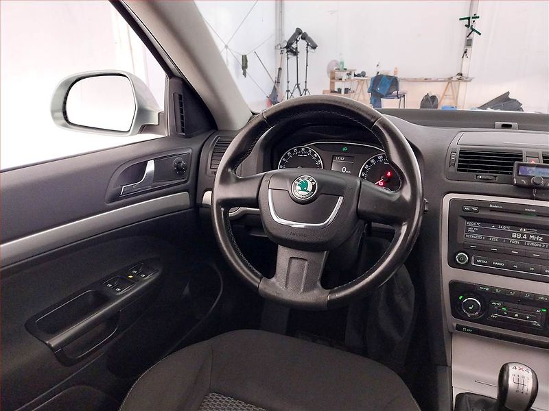 Škoda Octavia (2010) 2.0 TDI, 4X4, Tempomat - fotka 7 z 19