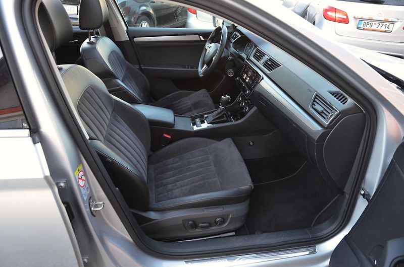 Škoda Superb (2017) 1.8 TSi DSG STYLE / ČR / PANO - fotka 11 z 46
