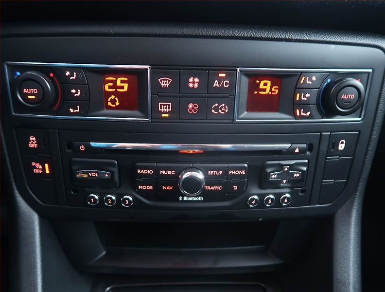 Citroën C5 (2014) 1.6 HDi, nová STK, slušný stav - fotka 16 z 18