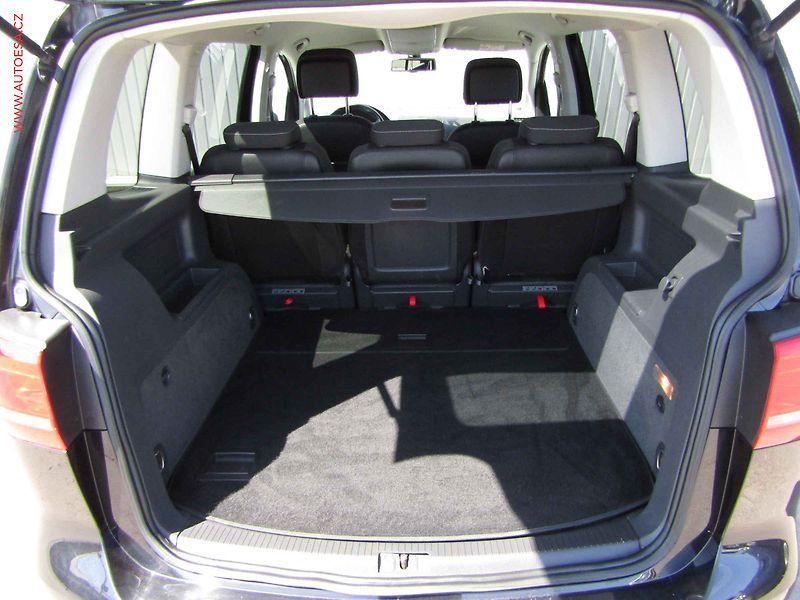 Volkswagen Touran (2015) 1.6TDi, Navi, AC - fotka 7 z 20