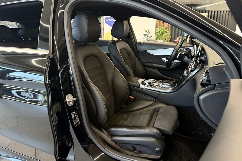 Mercedes-Benz Třídy C (2020) C 220d 4Matic AMG Line - fotka 38 z 81